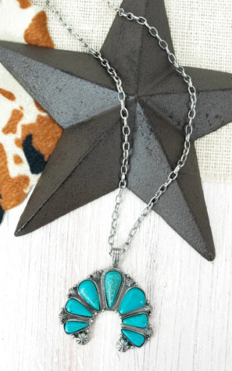 Naja Pendant Necklace