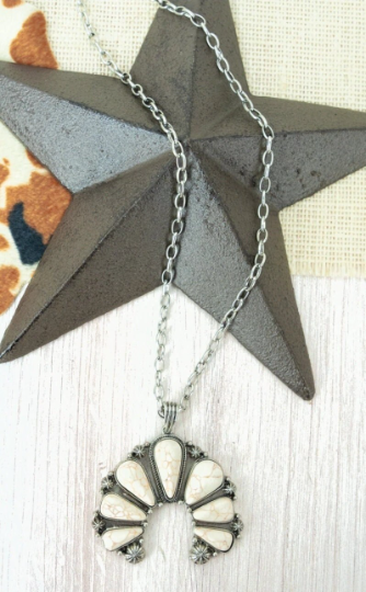 Naja Pendant Necklace