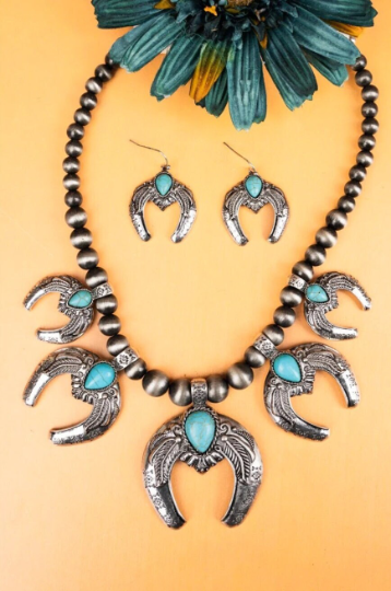 Naja Charm Pendant Beaded Necklace Set